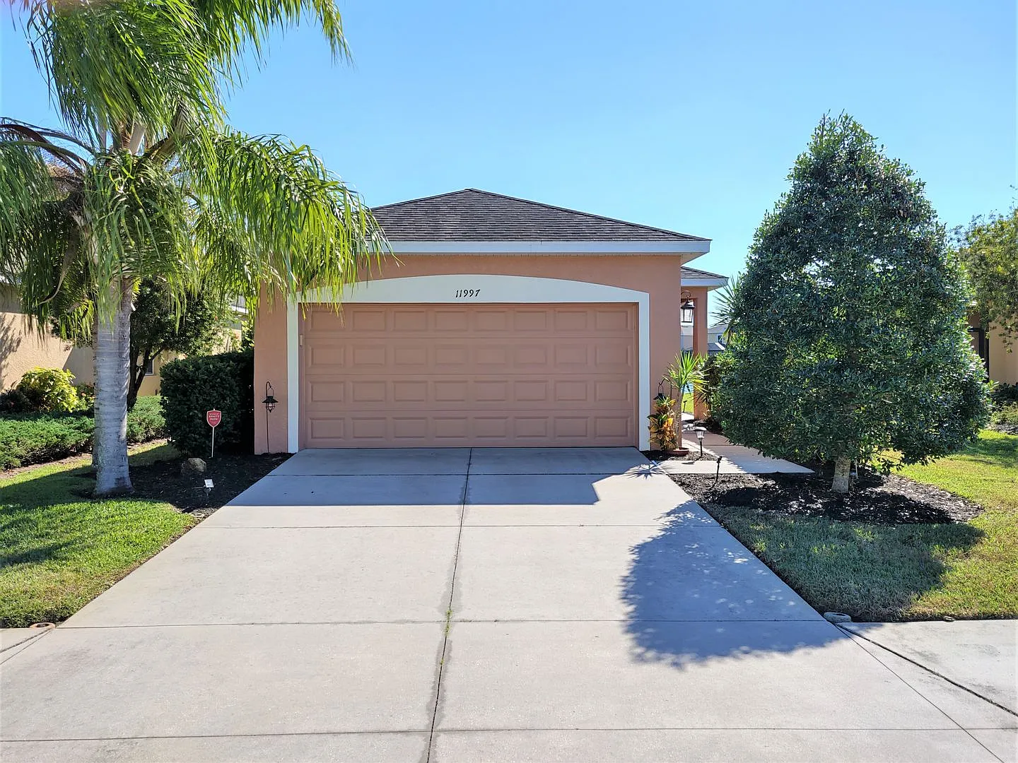 Annual Furnished or Unfurnished Home in Stoneybrook of Venice and Amenities! — Photo 1