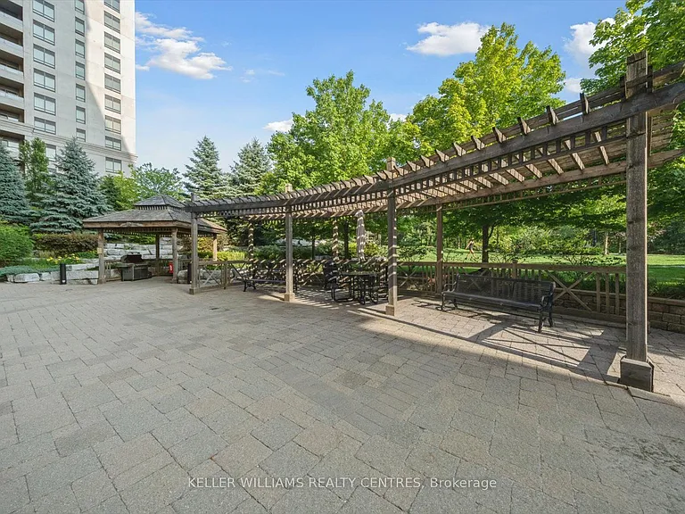 9245 Jane St #902 — Photo 32