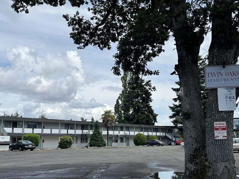 Twin Oaks Apartments — Photo 17