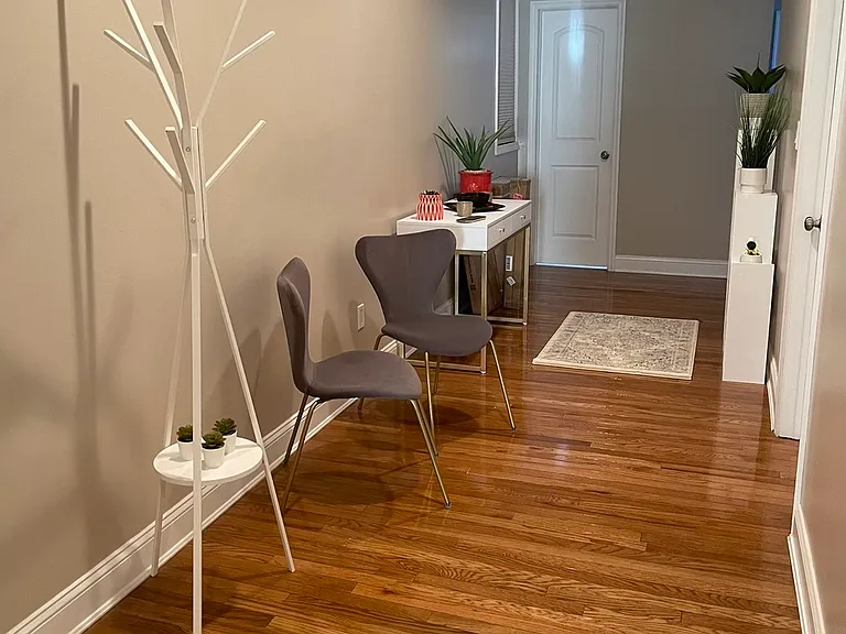 1660 Hering Ave #2 — Photo 3