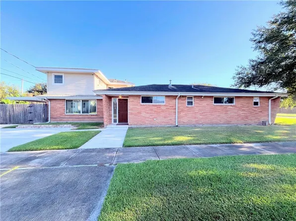 421 Chinchilla Dr, Arabi, LA 70032