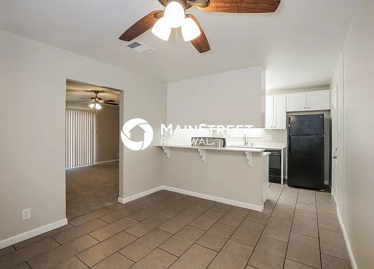 2126 Citroen St — Photo 5