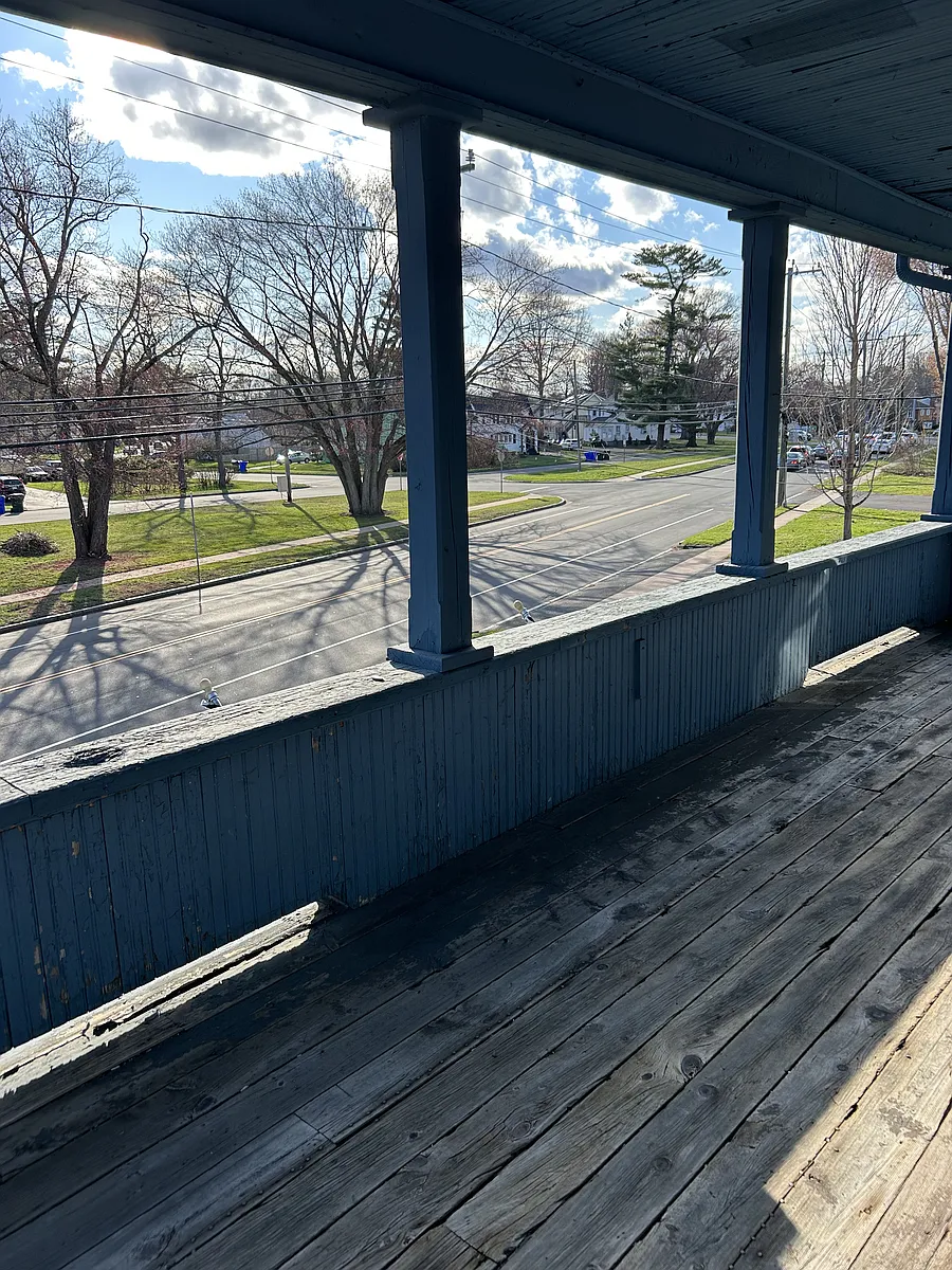 Building Photo - Main St