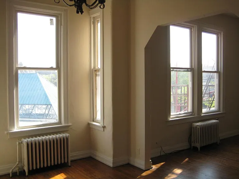 2722 Vine St #11 — Photo 6
