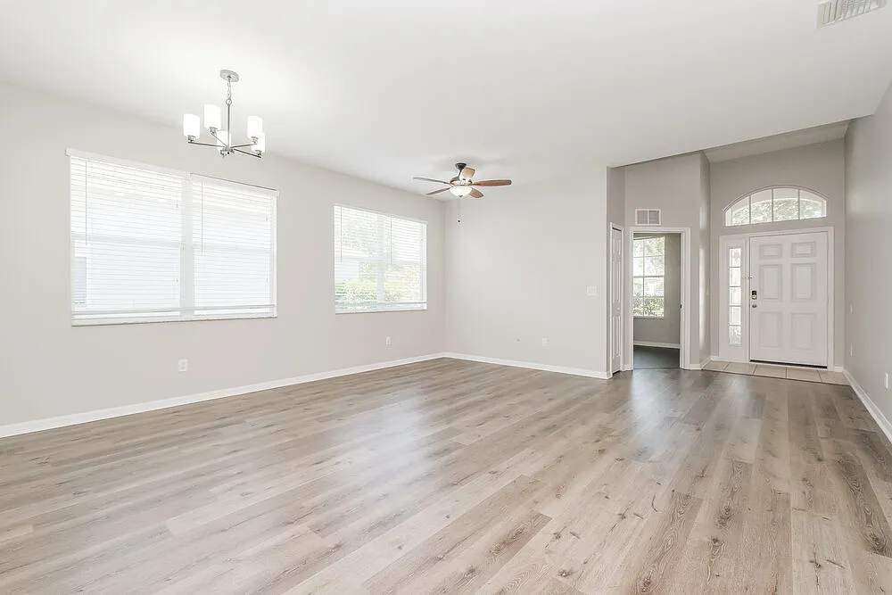 4 bed, 2.0 bath, 1922 sqft, $2,325 — Photo 4