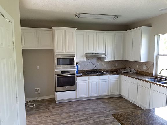 4th image of 11 Pine Lake Ct