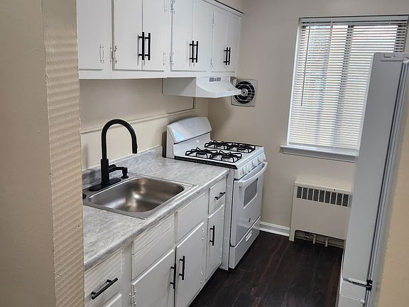 3rd image of 2600 Naylor Rd SE #305