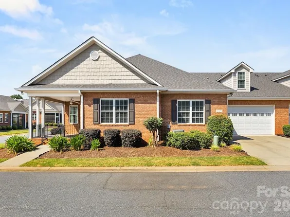 8379 Glacier Dr, Denver, NC 28037