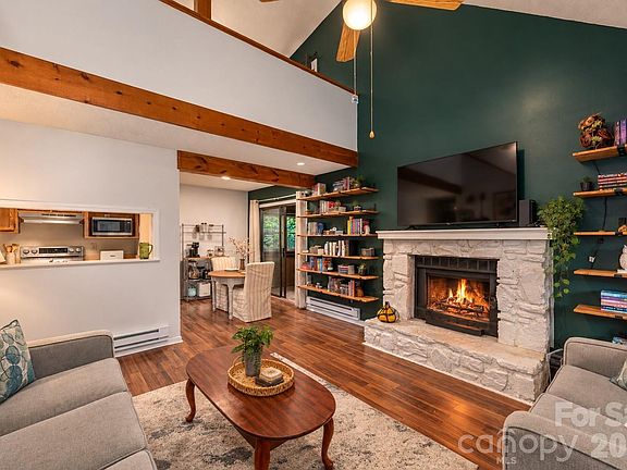 5th image of 100 Bristol Ln