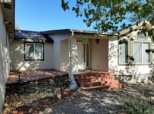 190 6th St, Maupin, OR
