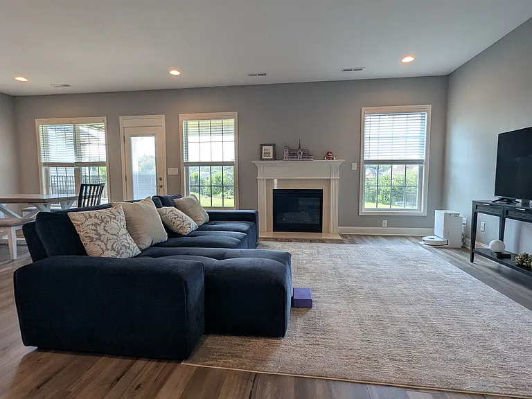 12111 Grand Forks Dr — Photo 4