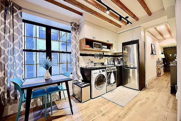 1st image of 152 W 49th St #26