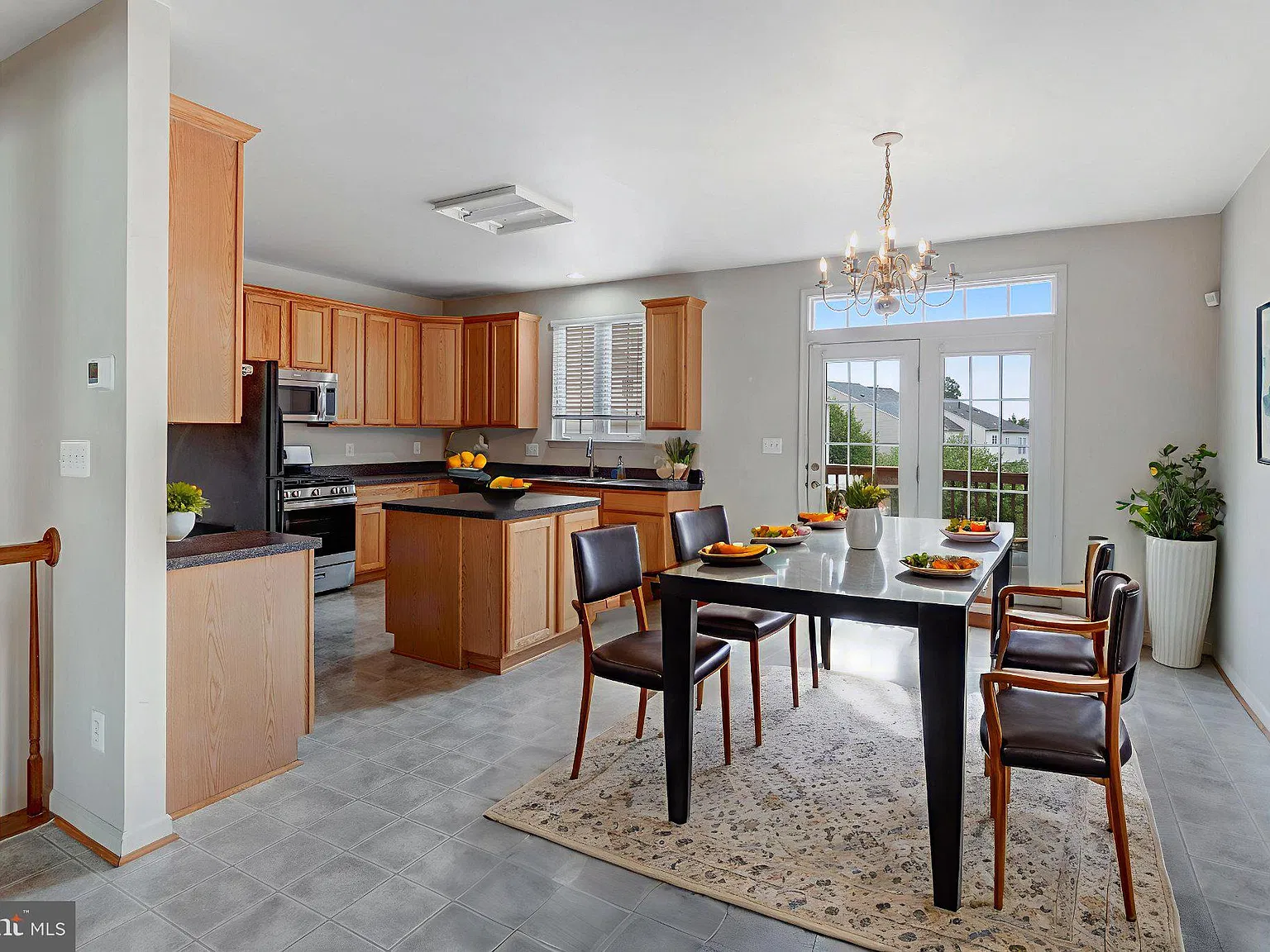 3 bed, 2.5 bath, 1688 sqft, $2,650 — Photo 2