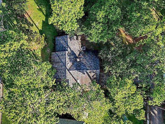 5th image of 2322 Meadowbrook Ln