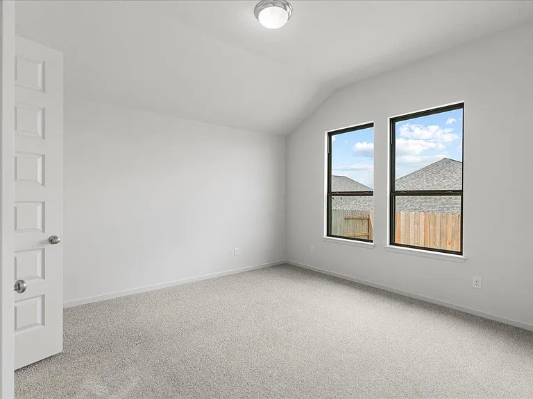 154 Blackborrow Dr — Photo 23