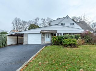 7 Topper Ln, Levittown, NY 11756