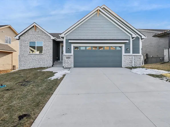 18004 Alpine Dr, Clive, IA 50325