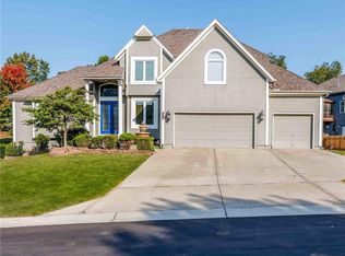 5510 NE Oaks Ridge Cir, Lees Summit, MO 64064