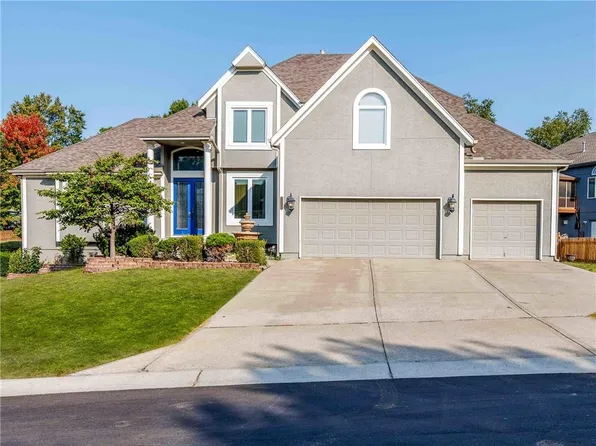 5510 NE Oaks Ridge Cir, Lees Summit, MO 64064