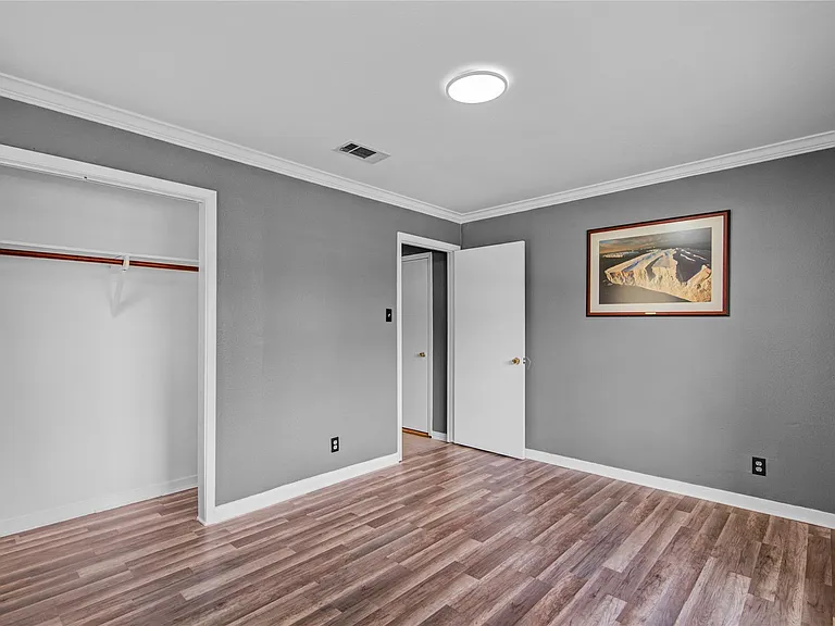 8565 Ridgepoint Dr — Photo 37