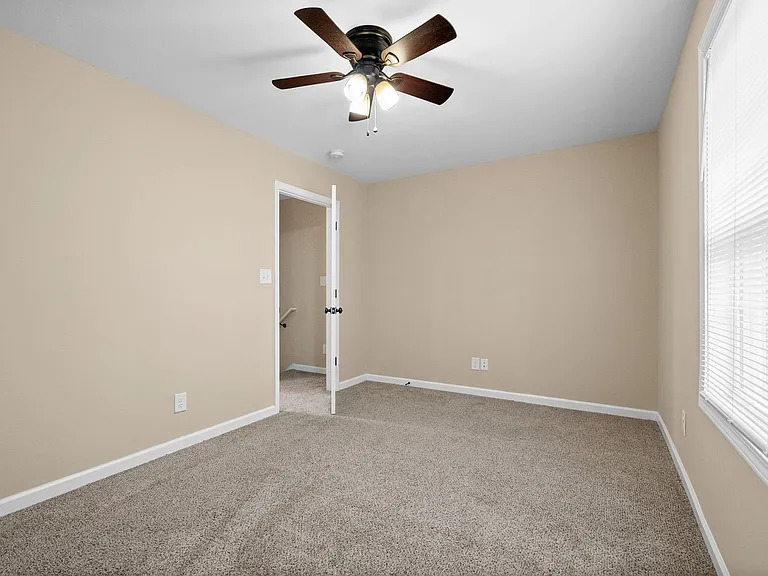 Appleton Dr - 614 (x4) — Photo 14