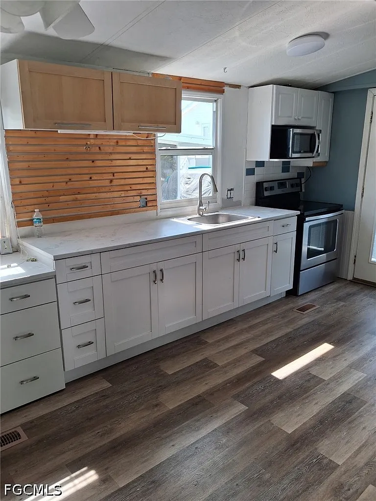 2 bed, 1.0 bath, 432 sqft, $975 — Photo 2