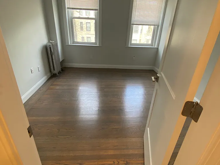 32 Queensberry St #9 — Photo 5