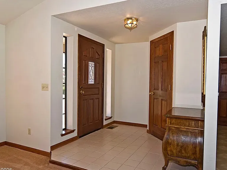 1058 Tenabo Ln — Photo 3