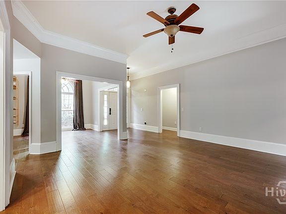 4th image of 183 Oak Meadows Drive