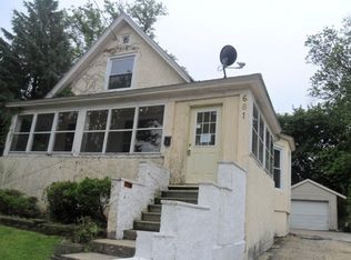 681 Lincoln Ave, Elgin, IL 60120