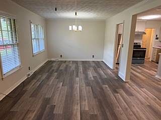 4th image of 929 Sunset Dr