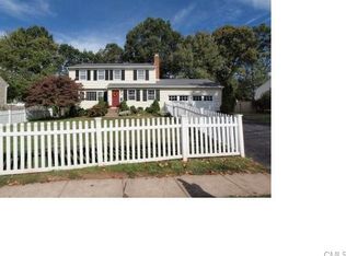 180 Papermill Ln, Fairfield, CT 06824