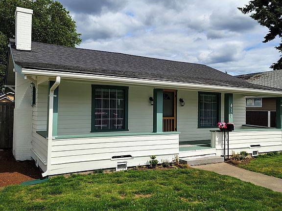 2nd image of 411 2nd St SE