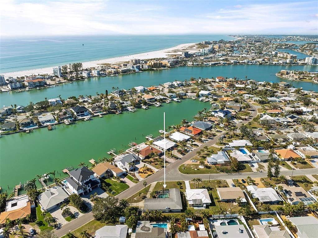 10111 Yacht Club Dr, Treasure Island, FL 33706 | Zillow