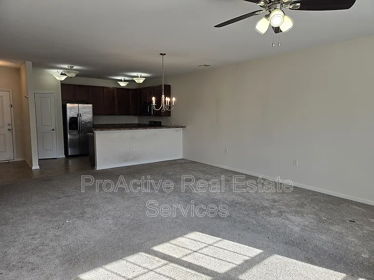 2424 Chancery Ln — Photo 5