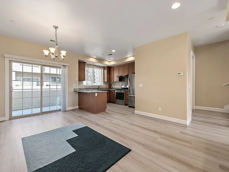 562 Lambert Ter — Photo 16