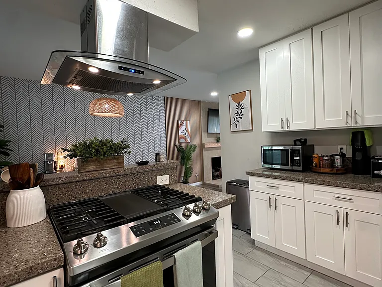514 Luna Dr — Photo 16