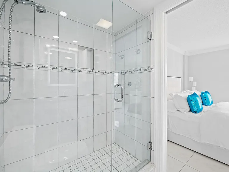 170 SE 5th Ave #103 — Photo 4