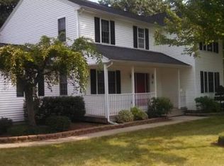 15 Maple Meadows Ln, Agawam, MA 01001