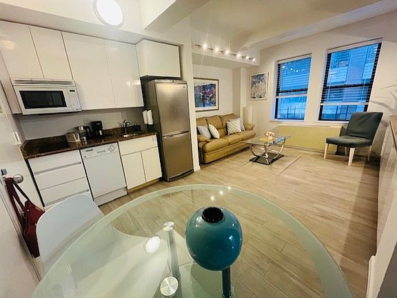2nd image of 150 W 51st St APT 1128