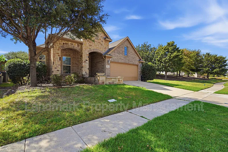 3 bed, 2.0 bath, 1904 sqft, $2,250 — Photo 4