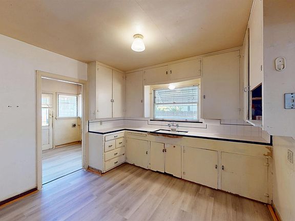 5th image of 225 Merced Ave