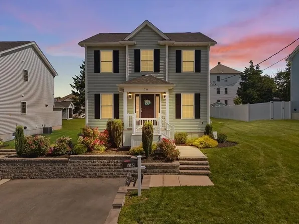 738 Hicks St, Fall River, MA 02724