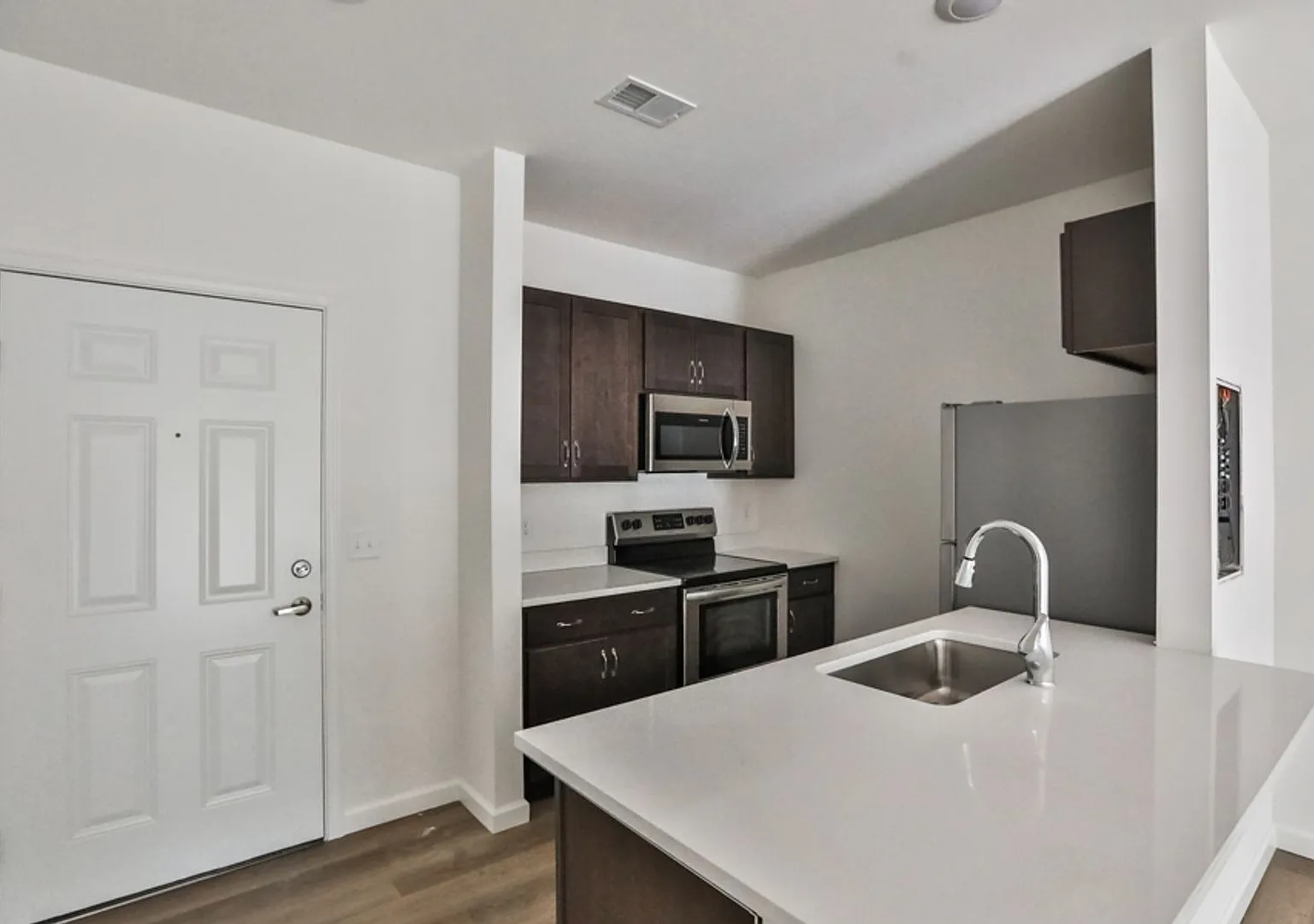 30 Pine Lane Apartments — Photo 4
