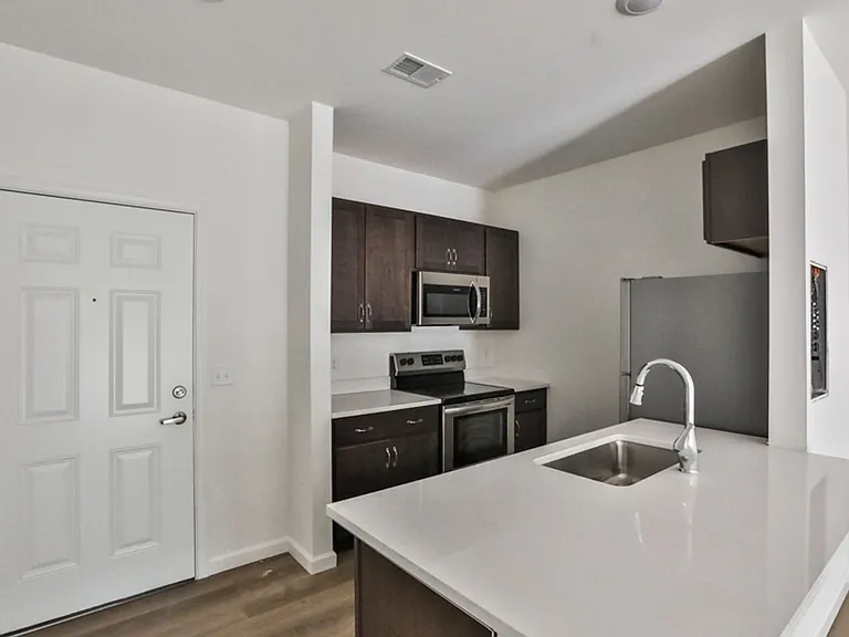 30 Pine Lane Apartments — Photo 4