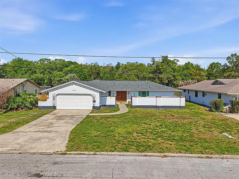 2325 Lauderdale Ct — Photo 1