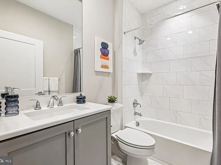 10340 Grosvenor Pl — Photo 21