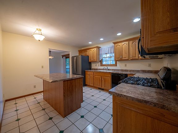 4th image of 904 W Wind Rose Ln