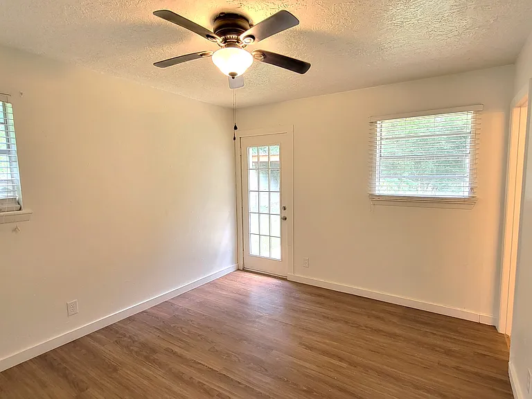 2100 Hill Top Ct #1 — Photo 32