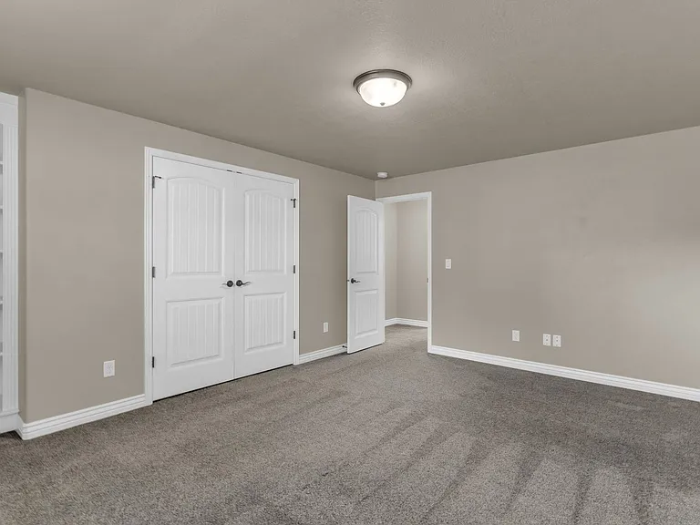 1377 S 4300 W — Photo 33